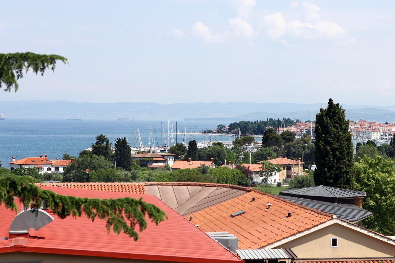 Charming San Simon Beach Apartment Jn Izola Exterior photo