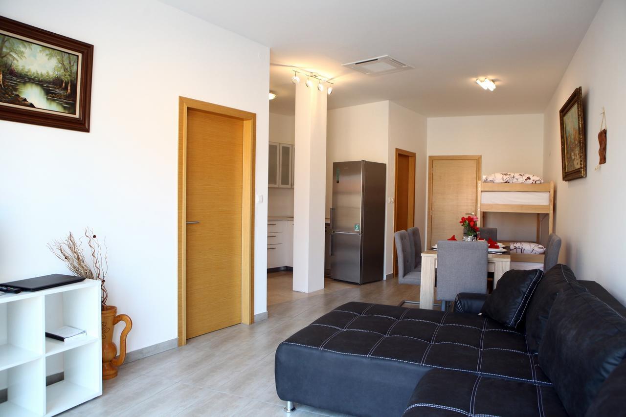 Charming San Simon Beach Apartment Jn Izola Exterior photo