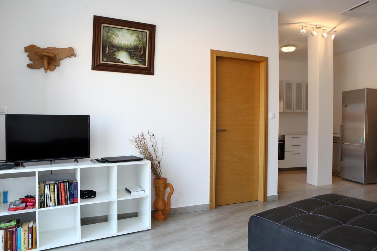 Charming San Simon Beach Apartment Jn Izola Exterior photo